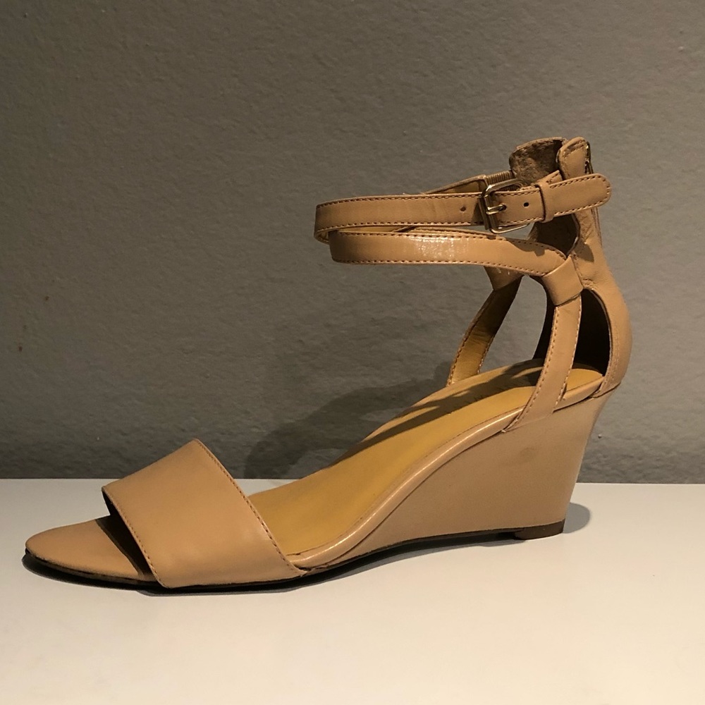 Nine West Tan Wedge Heals 6 ½